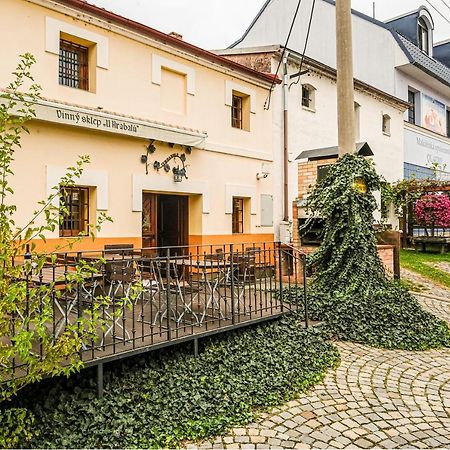 Sklep U Hrabalu Aparthotel Hustopeče Εξωτερικό φωτογραφία
