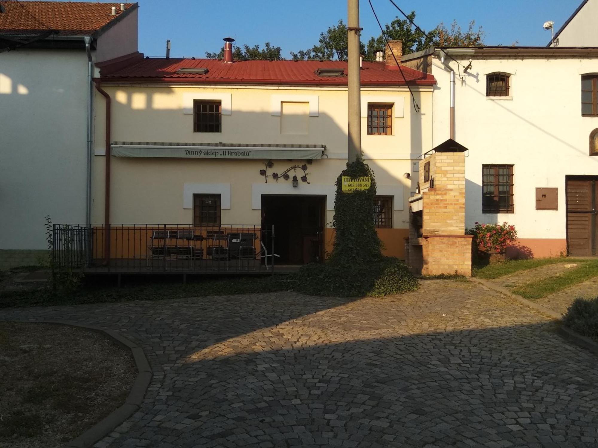 Sklep U Hrabalu Aparthotel Hustopeče Εξωτερικό φωτογραφία