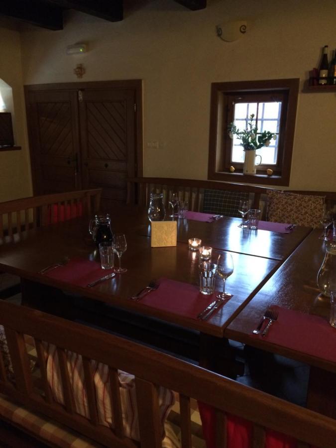 Sklep U Hrabalu Aparthotel Hustopeče Εξωτερικό φωτογραφία