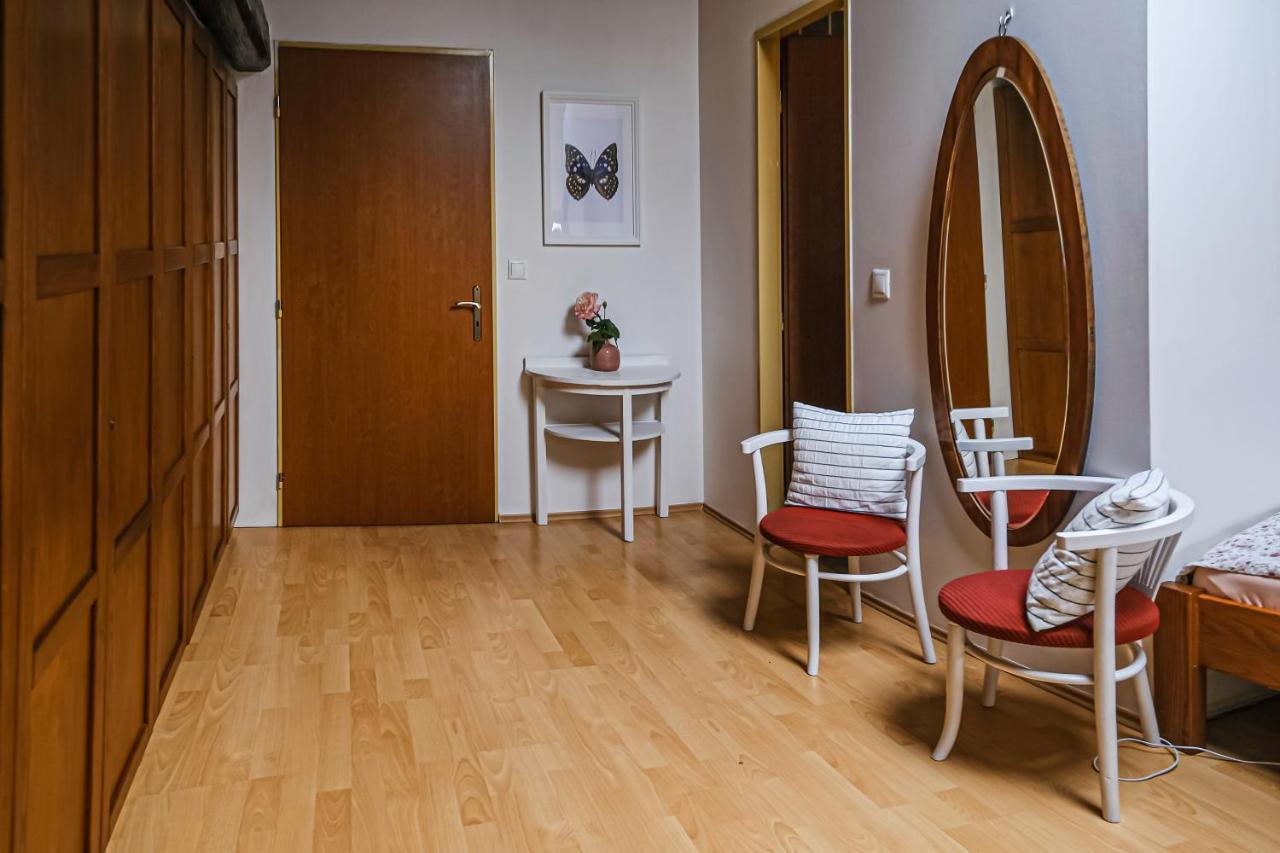 Sklep U Hrabalu Aparthotel Hustopeče Εξωτερικό φωτογραφία