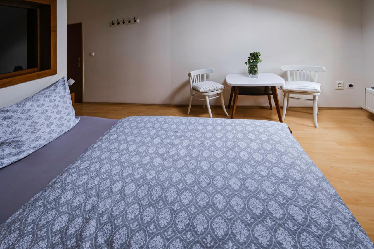 Sklep U Hrabalu Aparthotel Hustopeče Εξωτερικό φωτογραφία