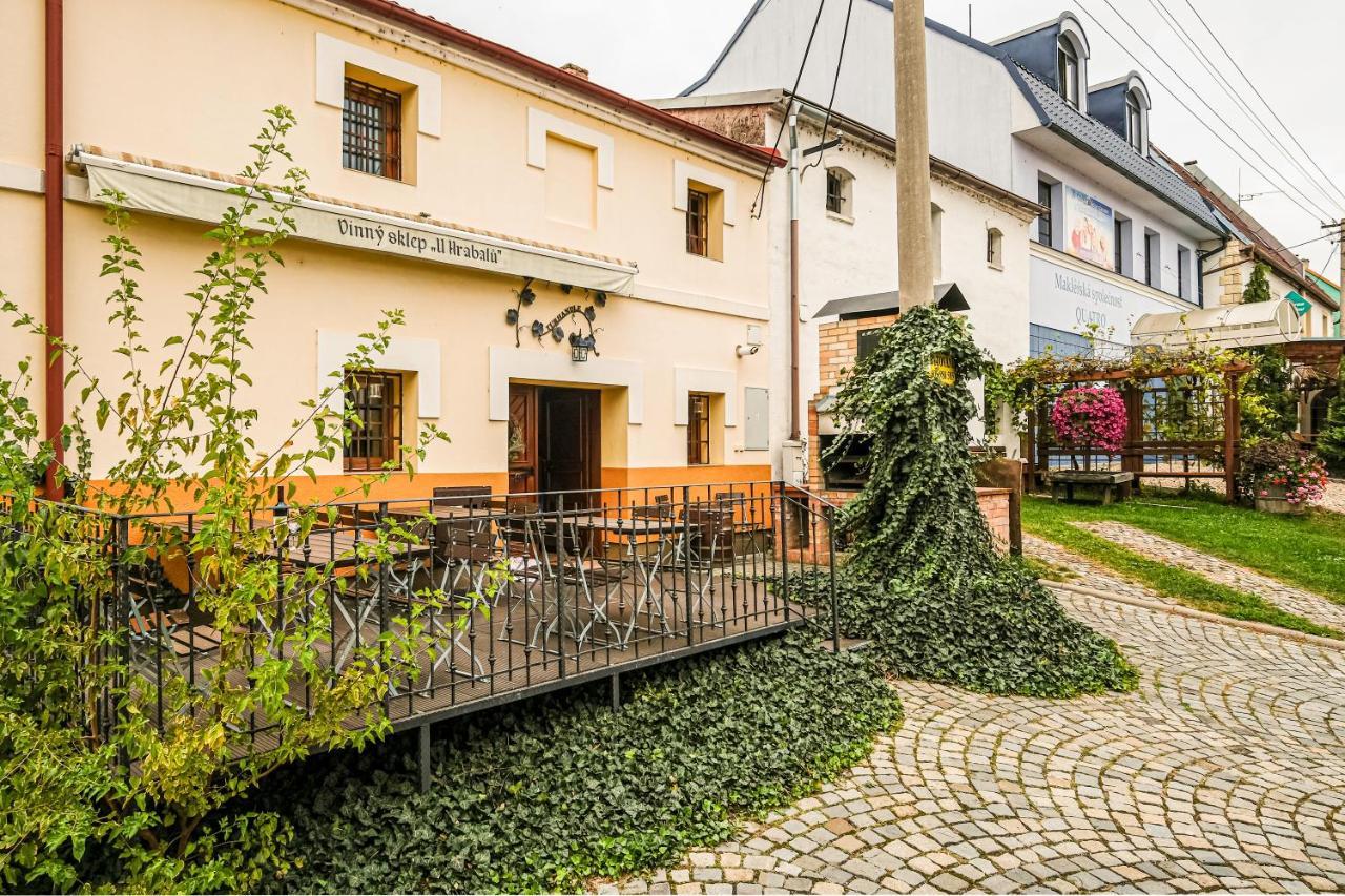 Sklep U Hrabalu Aparthotel Hustopeče Εξωτερικό φωτογραφία