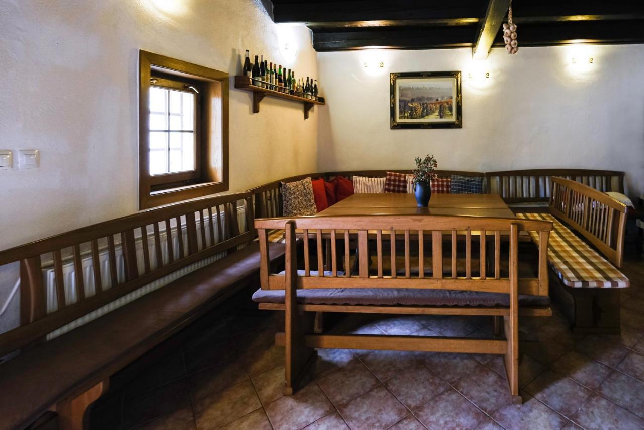 Sklep U Hrabalu Aparthotel Hustopeče Εξωτερικό φωτογραφία