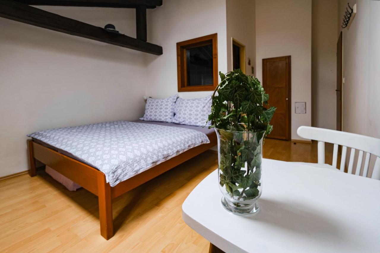 Sklep U Hrabalu Aparthotel Hustopeče Εξωτερικό φωτογραφία